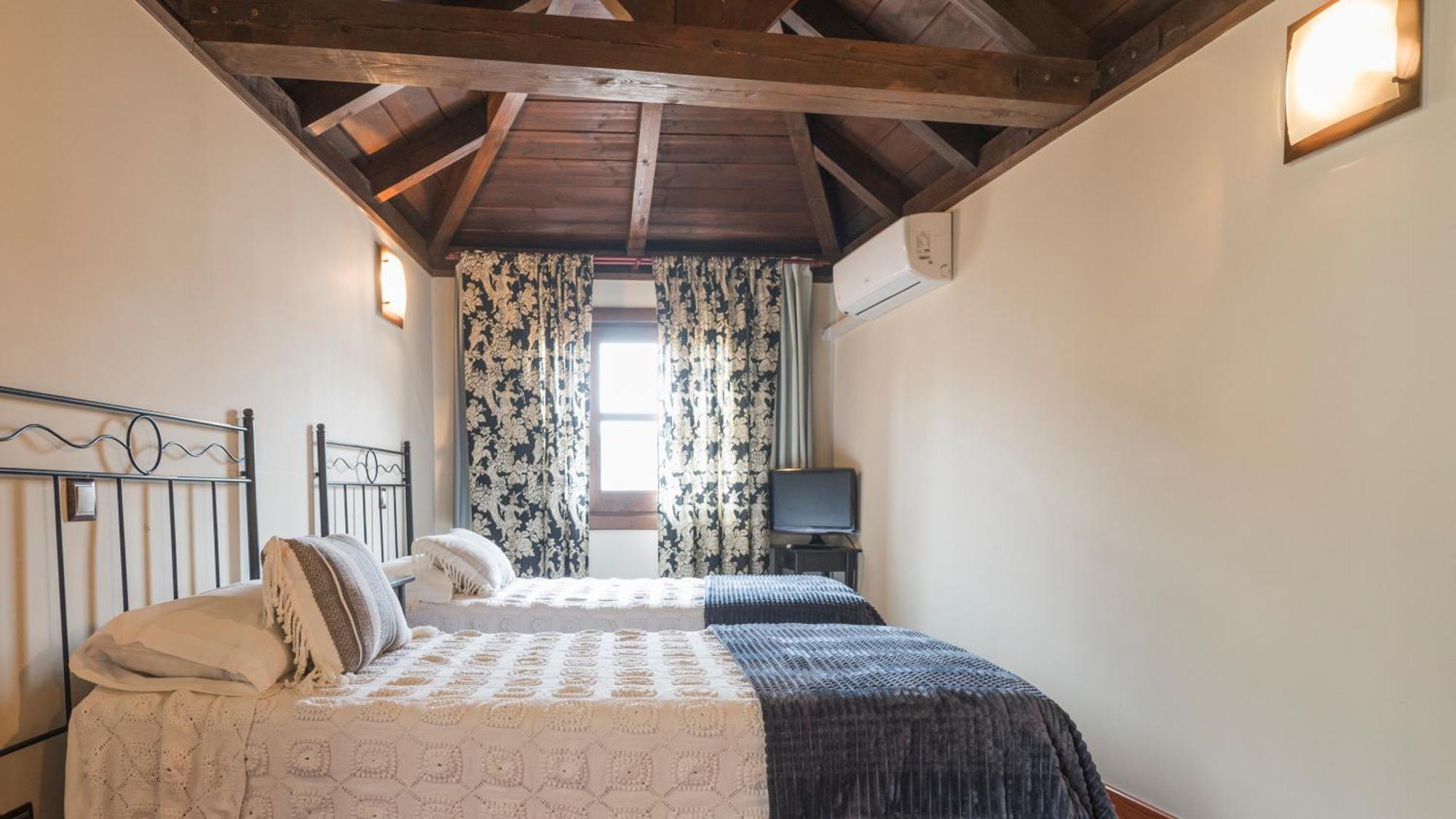 Apartamentos Las Teresitas Junto A La Catedral Toledo Bagian luar foto